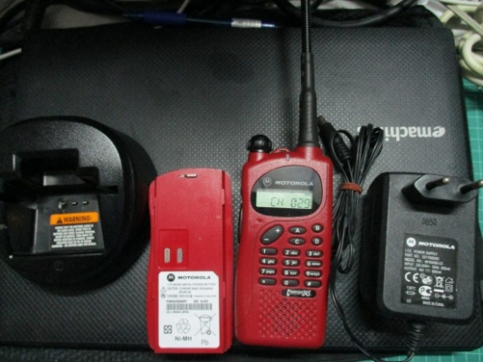 วิทยุสื่อสารเครื่องแดง icom