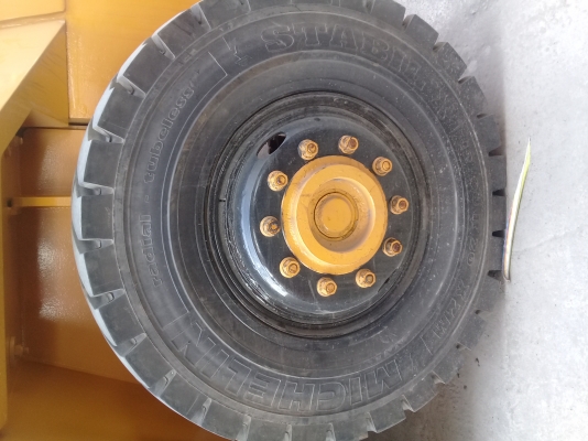 ขายรถยกตู้ป่าว