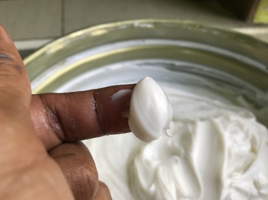 ขายจารบีเกรดคุณภาพสูง NPC made in Japan ใช้ในงานอุตสาหกรรมประกอบรถยนต์ ของใหม่ ราคาถังละ 1,800 บาท