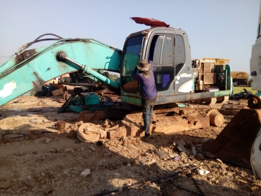 ขายแผ่นแทรก รถแมคโค รุ่น-200 ใส่ CAT กับ KOBELCO แผ่นยาว80 ซม.แผ่นนอกติดรถ ขายไม่แพงครับ