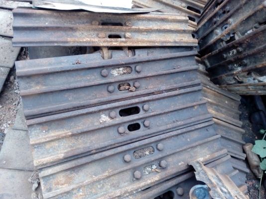 ขายแผ่นแทรก รถแมคโค รุ่น-200 ใส่ CAT กับ KOBELCO แผ่นยาว80 ซม.แผ่นนอกติดรถ ขายไม่แพงครับ