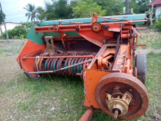 ขายเครื่องอัดฟาง KMT   เครื่องใหญ่อัดได้ก้อนนใหญ่  พร้อมใช้ ราคาต่อรองได้