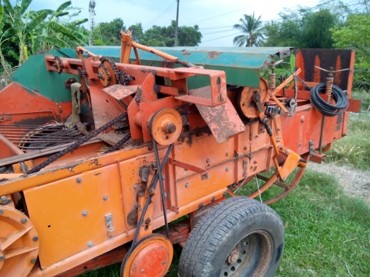 ขายเครื่องอัดฟาง KMT   เครื่องใหญ่อัดได้ก้อนนใหญ่  พร้อมใช้ ราคาต่อรองได้