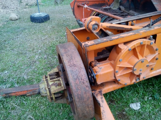 ขายเครื่องอัดฟาง KMT   เครื่องใหญ่อัดได้ก้อนนใหญ่  พร้อมใช้ ราคาต่อรองได้