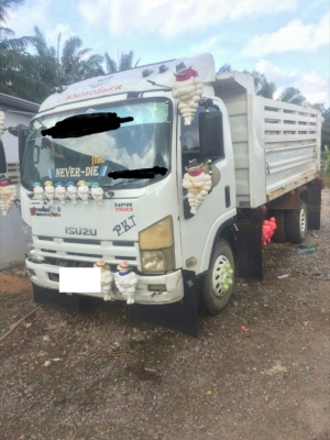 ขาย6ล้อดั้ม isuzu หัวตึก150แรง ปี53