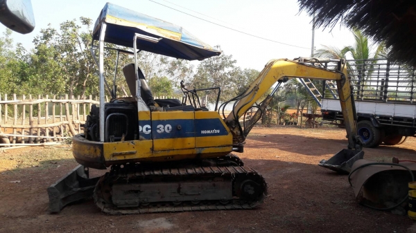ขายแบคโคเล็กkomatsu pc30