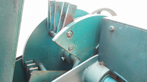 เครื่องชิพไม้ บดสับย่อย ของใหม่ 100\% ขนาด 15 HP เครื่องชิพไม้ บดสับย่อย ของใหม่ 100\% ขนาด 15 HP