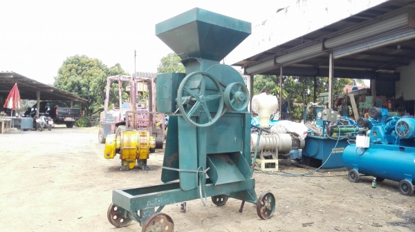 เครื่องชิพไม้ บดสับย่อย ของใหม่ 100\% ขนาด 15 HP