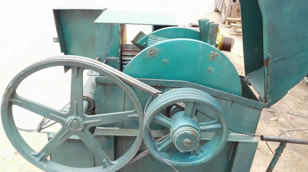 เครื่องชิพไม้ บดสับย่อย ของใหม่ 100\% ขนาด 15 HP เครื่องชิพไม้ บดสับย่อย ของใหม่ 100\% ขนาด 15 HP