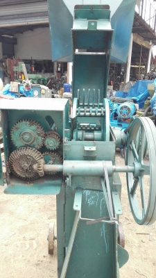 เครื่องชิพไม้ บดสับย่อย ของใหม่ 100\% ขนาด 15 HP เครื่องชิพไม้ บดสับย่อย ของใหม่ 100\% ขนาด 15 HP