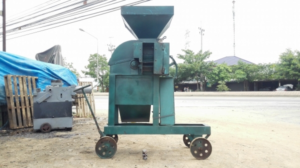 เครื่องชิพไม้ บดสับย่อย ของใหม่ 100\% ขนาด 15 HP เครื่องชิพไม้ บดสับย่อย ของใหม่ 100\% ขนาด 15 HP