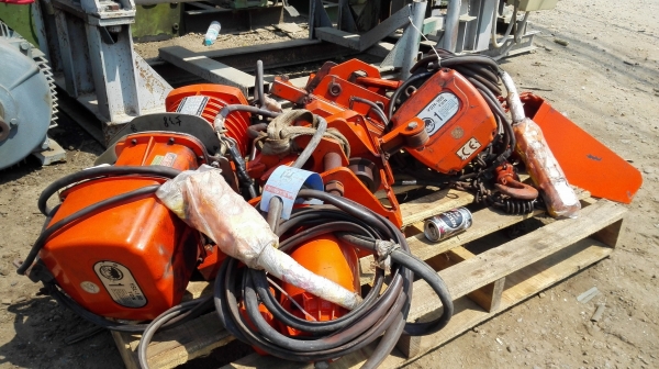 รอกโซ่ไฟฟ้า Blackbear 1 Ton 4 ทิศทาง สภาพ 95\%