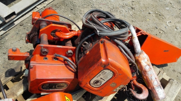 รอกโซ่ไฟฟ้า Blackbear 1 Ton 4 ทิศทาง สภาพ 95\%