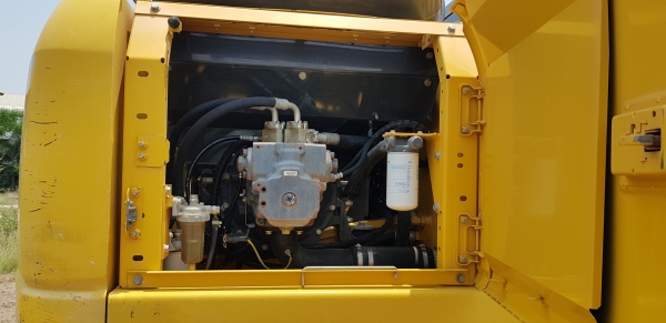 ขายรถแบ็คโฮ KOMATSU PC200-7 ใช้งาน 7 พันชั่วโมง รถสวย สภาพดี  สภาพนางฟ้า