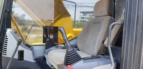 ขายรถแบ็คโฮ KOMATSU PC200-7 ใช้งาน 7 พันชั่วโมง รถสวย สภาพดี  สภาพนางฟ้า