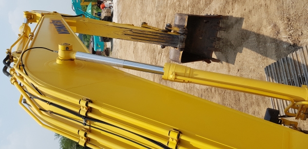 ขายรถแบ็คโฮ KOMATSU PC200-7 ใช้งาน 7 พันชั่วโมง รถสวย สภาพดี  สภาพนางฟ้า