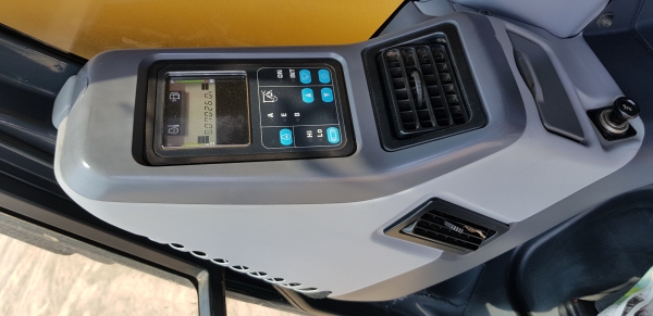 ขายรถแบ็คโฮ KOMATSU PC200-7 ใช้งาน 7 พันชั่วโมง รถสวย สภาพดี  สภาพนางฟ้า