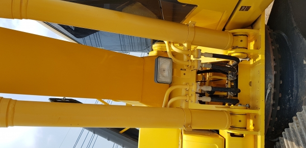 ขายรถแบ็คโฮ KOMATSU PC200-7 ใช้งาน 7 พันชั่วโมง รถสวย สภาพดี  สภาพนางฟ้า