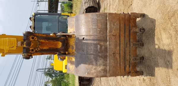 ขายรถแบ็คโฮ KOMATSU PC200-7 ใช้งาน 7 พันชั่วโมง รถสวย สภาพดี  สภาพนางฟ้า