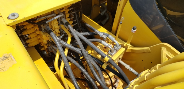 ขายรถแบ็คโฮ KOMATSU PC200-7 ใช้งาน 7 พันชั่วโมง รถสวย สภาพดี  สภาพนางฟ้า