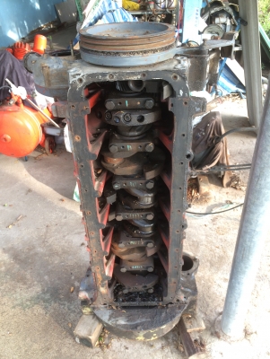 ขายเสื้อสูบพร้อมเพลาข้อเหวี่ยงของเครื่องยนต์ ด๊อยซ์ DEUTZ F6L913