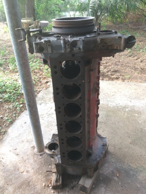 ขายเสื้อสูบพร้อมเพลาข้อเหวี่ยงของเครื่องยนต์ ด๊อยซ์ DEUTZ F6L913