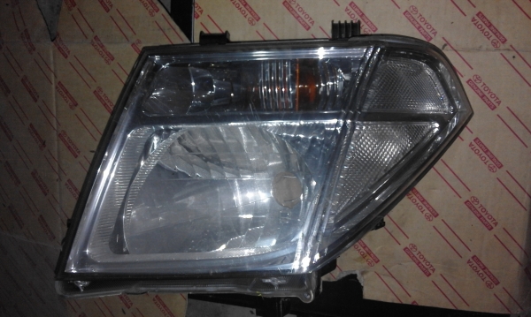 ไฟหน้า NISSAN NAVARA (LH)
