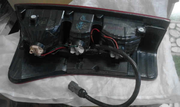 ชุดไฟท้าย ISUZU All new หัวเดียว ด้านขวา ทั้งชุด ชุดไฟท้าย ISUZU All new หัวเดียว ด้านขวา ทั้งชุด