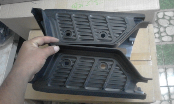 ชุดพลาสติกครอบบันไดขึ้นประตู Toyota Commuter