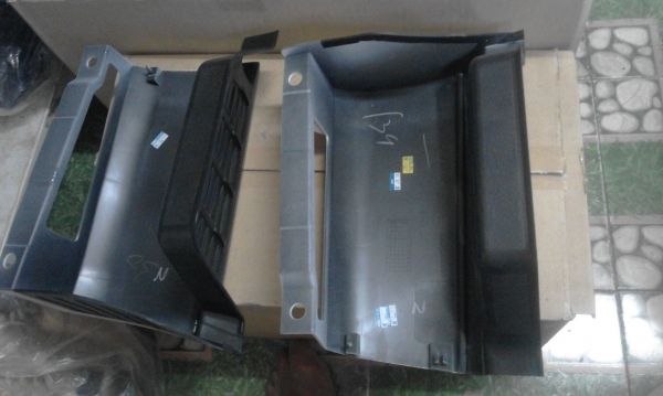 ชุดพลาสติกครอบบันไดขึ้นประตู Toyota Commuter