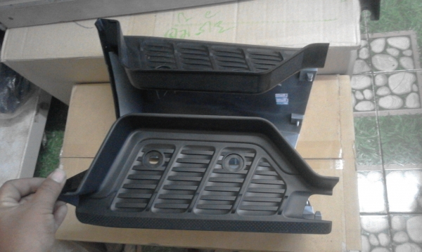 ชุดพลาสติกครอบบันไดขึ้นประตู Toyota Commuter