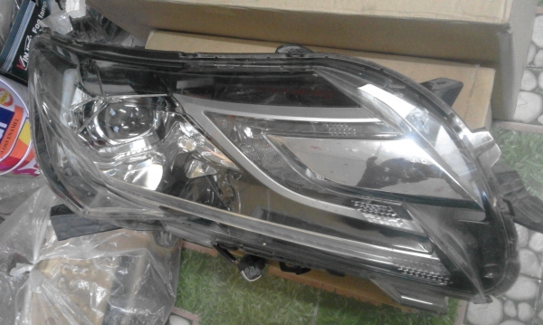 ไฟหน้าขวา All new Mitsubishi PAJERO