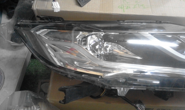 ไฟหน้าขวา All new Mitsubishi PAJERO