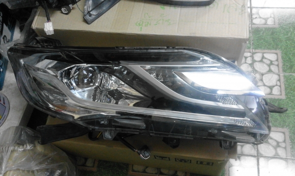 ไฟหน้าขวา All new Mitsubishi PAJERO