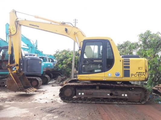 ขายจ้า..KOMATSU PC120-6  เก่านอกแท้  สภาพสวย เดิมๆๆ  เครื่องปั๊มดี  7,XXX  ชั่วโมง  พร้อมใช้  โทร  089-3818694  ดวงนภา