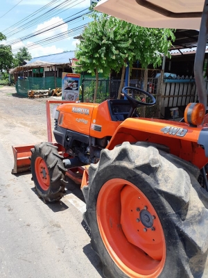 ขายครับ 34 แรง ราคา 138,000 บาท สภาพพร้อมใช้งาน เครื่องเฟืองเกียร์ดีมาก สีสันต์เดิมๆ ทั้งคัน ตัวรถกับใบมีดดันดิน ไม่มีเล่มรถไม่ได้แจ้งจดทะเบียน มีสัญญาซื้อขายให้ รับได้โทรมาครับ กันทรลักษ์ ศรีสะเกษ โทร.0816004753/0984422502 ครับ...