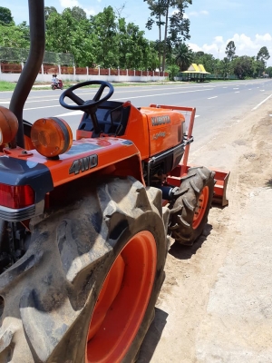 ขายครับ 34 แรง ราคา 138,000 บาท สภาพพร้อมใช้งาน เครื่องเฟืองเกียร์ดีมาก สีสันต์เดิมๆ ทั้งคัน ตัวรถกับใบมีดดันดิน ไม่มีเล่มรถไม่ได้แจ้งจดทะเบียน มีสัญญาซื้อขายให้ รับได้โทรมาครับ กันทรลักษ์ ศรีสะเกษ โทร.0816004753/0984422502 ครับ...