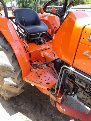 ขายครับ 34 แรง ราคา 138,000 บาท สภาพพร้อมใช้งาน เครื่องเฟืองเกียร์ดีมาก สีสันต์เดิมๆ ทั้งคัน ตัวรถกับใบมีดดันดิน ไม่มีเล่มรถไม่ได้แจ้งจดทะเบียน มีสัญญาซื้อขายให้ รับได้โทรมาครับ กันทรลักษ์ ศรีสะเกษ โทร.0816004753/0984422502 ครับ...