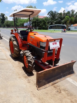 ขายครับ 34 แรง ราคา 138,000 บาท สภาพพร้อมใช้งาน เครื่องเฟืองเกียร์ดีมาก สีสันต์เดิมๆ ทั้งคัน ตัวรถกับใบมีดดันดิน ไม่มีเล่มรถไม่ได้แจ้งจดทะเบียน มีสัญญาซื้อขายให้ รับได้โทรมาครับ กันทรลักษ์ ศรีสะเกษ โทร.0816004753/0984422502 ครับ...