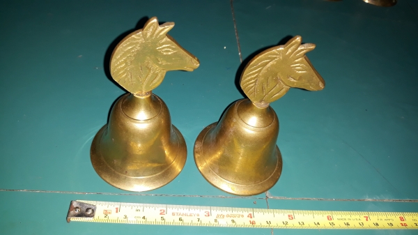 ขายกระดิ่งทองเหลืองหัวม้างานเก่าเก็บ อันละ450บาท