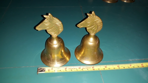 ขายกระดิ่งทองเหลืองหัวม้างานเก่าเก็บ อันละ450บาท