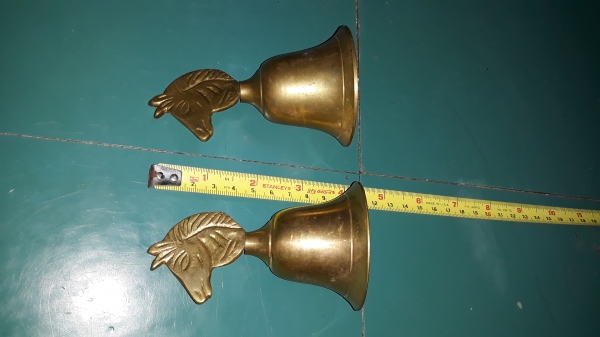 ขายกระดิ่งทองเหลืองหัวม้างานเก่าเก็บ อันละ450บาท