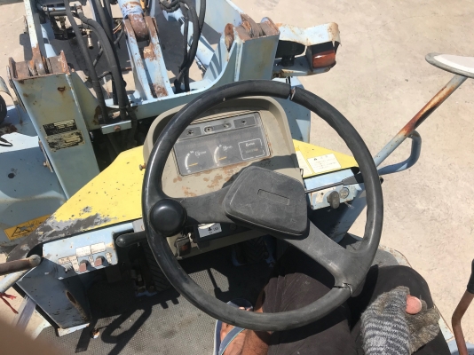 ขายรถตักFURUKAWAรุ่นFL302-2นำเข้าญี่ปุ่นไม่เคยใช้งานในไทยเอวอ่อนเครื่องอีซูซุ มีปุ้งกี๋ตักสภาพดีพร้อมใช้งาน แถมตัวปัดดูดฝุ่น 081-8302909 จิรโรจน์ Line ID :  jiraroj2909