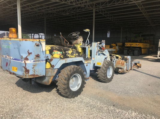 ขายรถตักFURUKAWAรุ่นFL302-2นำเข้าญี่ปุ่นไม่เคยใช้งานในไทยเอวอ่อนเครื่องอีซูซุ มีปุ้งกี๋ตักสภาพดีพร้อมใช้งาน แถมตัวปัดดูดฝุ่น 081-8302909 จิรโรจน์ Line ID :  jiraroj2909