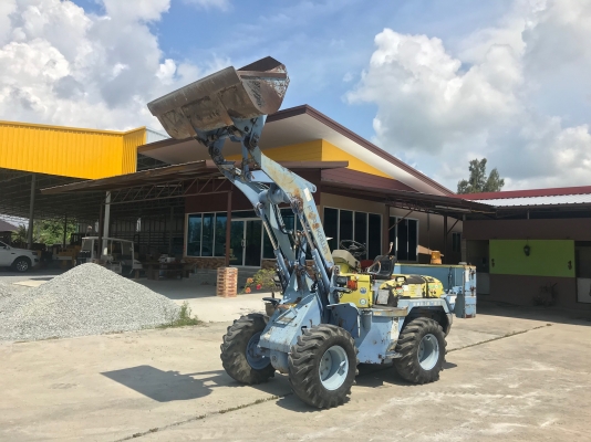 ขายรถตักFURUKAWAรุ่นFL302-2นำเข้าญี่ปุ่นไม่เคยใช้งานในไทยเอวอ่อนเครื่องอีซูซุ มีปุ้งกี๋ตักสภาพดีพร้อมใช้งาน แถมตัวปัดดูดฝุ่น 081-8302909 จิรโรจน์ Line ID :  jiraroj2909