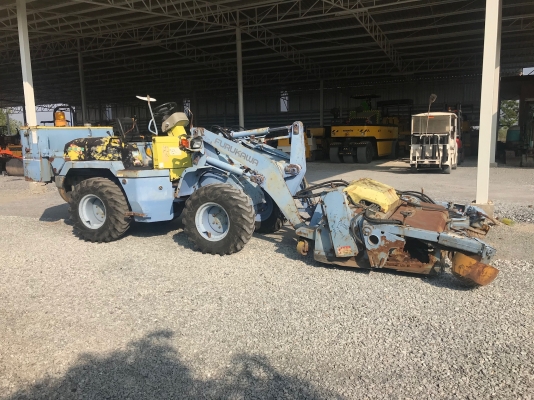 ขายรถตักFURUKAWAรุ่นFL302-2นำเข้าญี่ปุ่นไม่เคยใช้งานในไทยเอวอ่อนเครื่องอีซูซุ มีปุ้งกี๋ตักสภาพดีพร้อมใช้งาน แถมตัวปัดดูดฝุ่น 081-8302909 จิรโรจน์ Line ID :  jiraroj2909