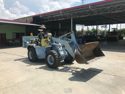 ขายรถตักFURUKAWAรุ่นFL302-2นำเข้าญี่ปุ่นไม่เคยใช้งานในไทยเอวอ่อนเครื่องอีซูซุ มีปุ้งกี๋ตักสภาพดีพร้อมใช้งาน แถมตัวปัดดูดฝุ่น 081-8302909 จิรโรจน์ Line ID :  jiraroj2909