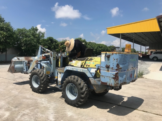 ขายรถตักFURUKAWAรุ่นFL302-2นำเข้าญี่ปุ่นไม่เคยใช้งานในไทยเอวอ่อนเครื่องอีซูซุ มีปุ้งกี๋ตักสภาพดีพร้อมใช้งาน แถมตัวปัดดูดฝุ่น 081-8302909 จิรโรจน์ Line ID :  jiraroj2909