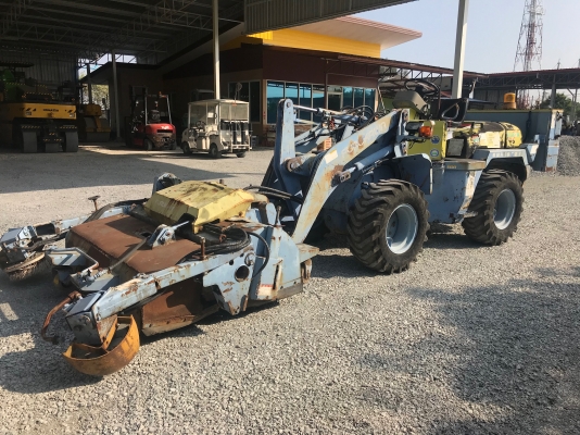 ขายรถตักFURUKAWAรุ่นFL302-2นำเข้าญี่ปุ่นไม่เคยใช้งานในไทยเอวอ่อนเครื่องอีซูซุ มีปุ้งกี๋ตักสภาพดีพร้อมใช้งาน แถมตัวปัดดูดฝุ่น 081-8302909 จิรโรจน์ Line ID :  jiraroj2909