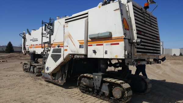 รถกัดถนน Wirtgen W2200 รถกัดถนน Wirtgen W2200